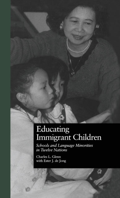 Book cover of: Educating Immigrant Children