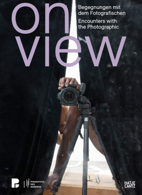 Book cover of: On View (Bilingual edition)