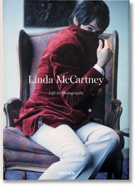 Book cover of: Linda McCartney. Life in Photographs. By: Annie Leibovitz